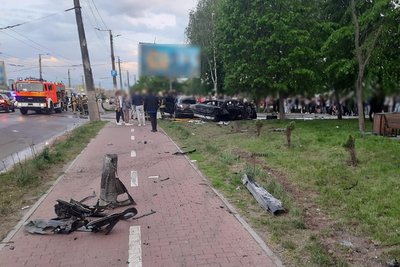 Горіло авто на Крошні у Житомирі: у поліції розповіли подробиці ДТП Горіло авто на Крошні у Житомирі: у поліції розповіли подробиці ДТП
