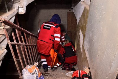 Медики екстренки надають допомогу на одному з місці удару по Харкову, 29 березня 2025 року Медики екстренки надають допомогу на одному з місці удару по Харкову, 29 березня 2025 року