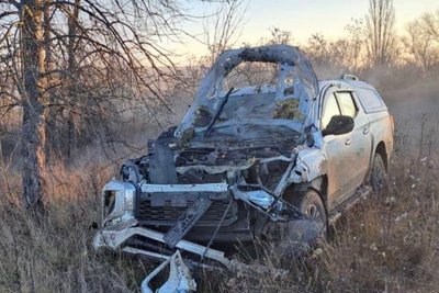 Пошкоджене авто газовиків у Черкаських Тишках, 14 листопада 2025 року Пошкоджене авто газовиків у Черкаських Тишках, 14 листопада 2025 року