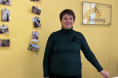 Виготовляють чашки, шопери, футболки: у громаді на Рівненщині підлітки вчаться вести бізнес Виготовляють чашки, шопери, футболки: у громаді на Рівненщині підлітки вчаться вести бізнес