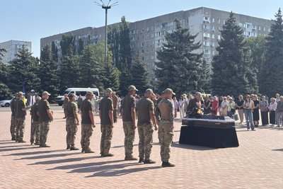 На Миколаївщині попрощались з військовослужбовцем Володимиром Булавіним На Миколаївщині попрощались з військовослужбовцем Володимиром Булавіним