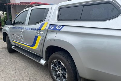 Поліцейські проводять обшуки на території КП "Миколаївська ритуальна служба" Поліцейські проводять обшуки на території КП "Миколаївська ритуальна служба"