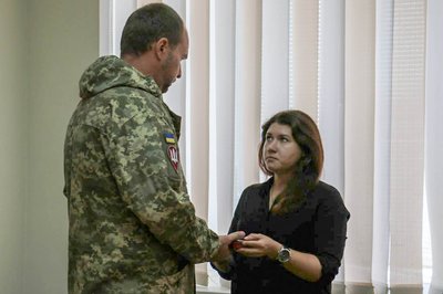 У Житомирі родинам загиблих військових передали державні нагороди У Житомирі родинам загиблих військових передали державні нагороди