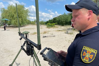 Узбережжя мікрорайону Намив у Миколаєві перевіряють на наявність боєприпасів Узбережжя мікрорайону Намив у Миколаєві перевіряють на наявність боєприпасів