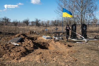 У Бородянці ексгумували ще три тіла загиблих, Київщина, 2 березня 2023 року У Бородянці ексгумували ще три тіла загиблих, Київщина, 2 березня 2023 року