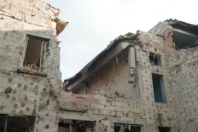 Російська армія вдруге атакувала школу в Сумах Російська армія вдруге атакувала школу в Сумах