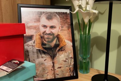 "Чоловік завжди хвалив мої вироби": дружина загиблого воїна з Рівненщини виготовляє іграшки на підтримку армії "Чоловік завжди хвалив мої вироби": дружина загиблого воїна з Рівненщини виготовляє іграшки на підтримку армії