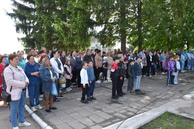 Герої житимуть, поки житиме пам'ять про них: у громаді на Житомирщині відкрили Алею Героїв Герої житимуть, поки житиме пам'ять про них: у громаді на Житомирщині відкрили Алею Героїв