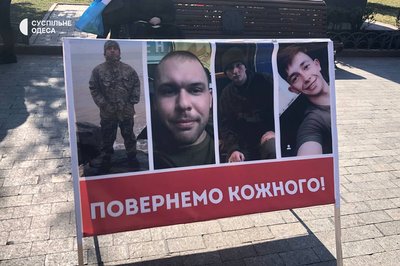 В Одесі влаштували акцію на підтримку військовополонених захисників Азовсталі В Одесі влаштували акцію на підтримку військовополонених захисників Азовсталі