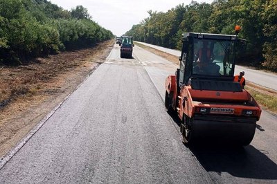 В напрямку Бердичева відновлюють ділянку міжнародної траси, закриту минулого року В напрямку Бердичева відновлюють ділянку міжнародної траси, закриту минулого року