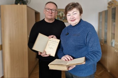 Рівненській обласній бібліотеці подарували книги, яким понад сотня років
