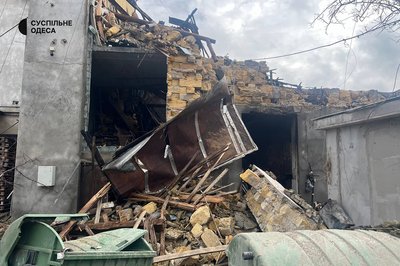 "Черговий акт агресії": в Одесі через падіння дрона зруйнувало будівлю. ФОТО "Черговий акт агресії": в Одесі через падіння дрона зруйнувало будівлю. ФОТО