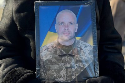 "ДНК-експертиза показала — це наш Саша": із полеглим воїном Олександром Михайленком попрощалися у Малині "ДНК-експертиза показала — це наш Саша": із полеглим воїном Олександром Михайленком попрощалися у Малині