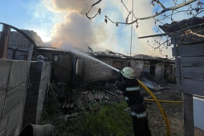 На Житомирщині горів каменеобробний цех — пожежу гасили майже три години На Житомирщині горів каменеобробний цех — пожежу гасили майже три години