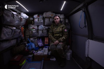 Медикиня Василина працює в евакуаційній групі ДШБ Медикиня Василина працює в евакуаційній групі ДШБ