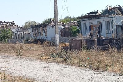 Зруйнований будинок Ольги Ліньової у Вовчанських Хуторах Зруйнований будинок Ольги Ліньової у Вовчанських Хуторах