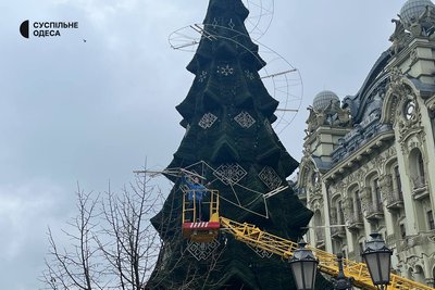 В Одесі демонтують центральну ялинку