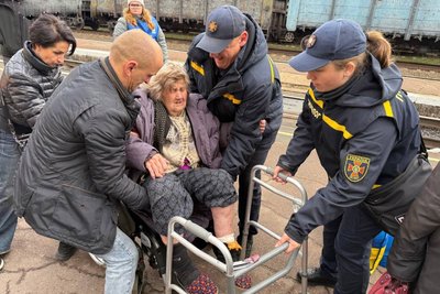 На Житомирщину із Дніпра прибув евакуаційний потяг — куди розселили людей На Житомирщину із Дніпра прибув евакуаційний потяг — куди розселили людей
