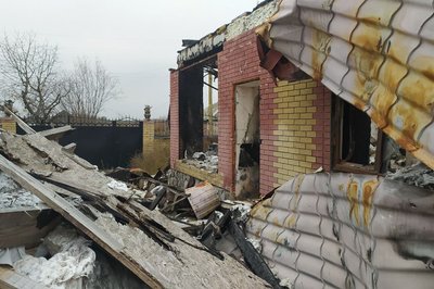 Росія зруйнувала будинок петрових на Харківщині Росія зруйнувала будинок петрових на Харківщині