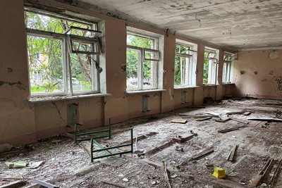 У Житомирі почали демонтувати розбомблену армією РФ будівлю ліцею №25