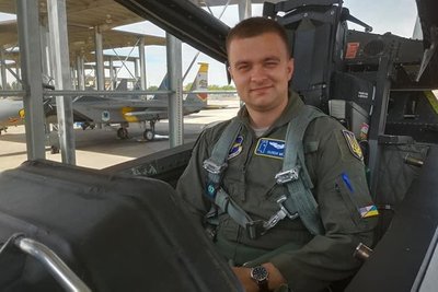 "Захоплювався космосом і любив бджіл" — дідусь із Житомирщини загиблого пілота Олексія Меся розповів про онука "Захоплювався космосом і любив бджіл" — дідусь із Житомирщини загиблого пілота Олексія Меся розповів про онука