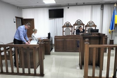 Судять митника Ярослава Кувічку у Луцьку за хабар Судять митника Ярослава Кувічку у Луцьку за хабар