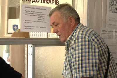 Пів дня у черзі, аби записатися на прийом до лікаря: пацієнти скаржаться на роботу Хмельницької обласної поліклініки Пів дня у черзі, аби записатися на прийом до лікаря: пацієнти скаржаться на роботу Хмельницької обласної поліклініки
