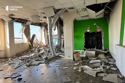 «Влучили у другий дім»: який вигляд має бізнес-центр в Одесі після атаки РФ