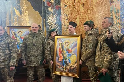 У Національний день молитви в Житомирі військовим та рятувальникам передали 32 ікони У Національний день молитви в Житомирі військовим та рятувальникам передали 32 ікони