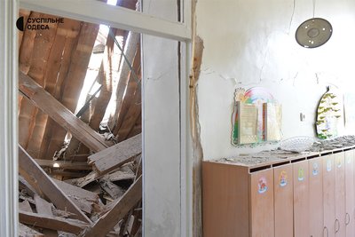 "Увесь дах лежить в групі": який вигляд має дитсадок в Одесі після атаки дронів "Увесь дах лежить в групі": який вигляд має дитсадок в Одесі після атаки дронів