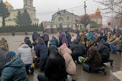 У Луцьку попрощалися з трьома загиблими бійцями У Луцьку попрощалися з трьома загиблими бійцями