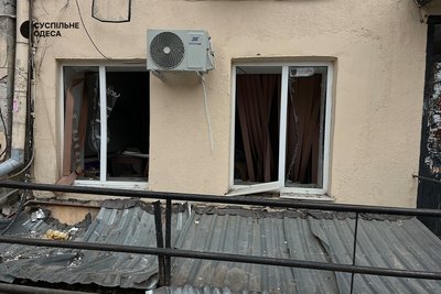 "Взяли документи і кота": що розповіли мешканці пошкодженого будинку в Одесі "Взяли документи і кота": що розповіли мешканці пошкодженого будинку в Одесі