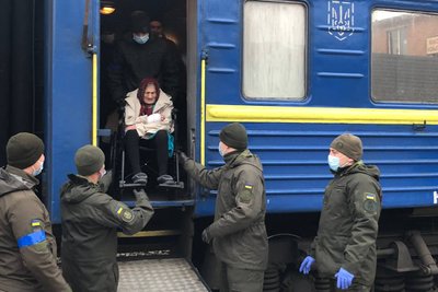 Дванадцять людей із інвалідністю евакуювали із Запоріжжя до обласного пансіонату у Вінниці