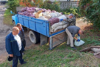 Дві громади зібрали понад 4 тонни сільгосппродукції для Волинської інфекційної лікарні Дві громади зібрали понад 4 тонни сільгосппродукції для Волинської інфекційної лікарні
