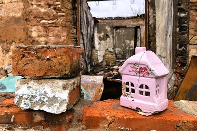"З будинком згоріли наші душі". Жителька Миколаївщини мріє відбудувати втрачений дім "З будинком згоріли наші душі". Жителька Миколаївщини мріє відбудувати втрачений дім