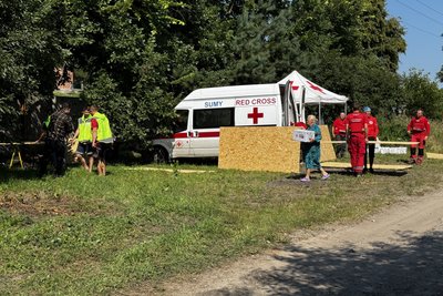 Російські військові вдарили сімома КАБами по Сумській громаді: є поранені Російські військові вдарили сімома КАБами по Сумській громаді: є поранені