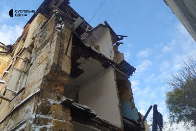 Будинок на вулиці Базарній в Одесі, частина якого обвалилася