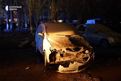 В Одесі внаслідок дронової атаки РФ пошкоджена житлова багатоповерхівка В Одесі внаслідок дронової атаки РФ пошкоджена житлова багатоповерхівка