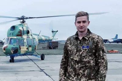"Загинув, захищаючи небо над Донеччиною". У Харкові поховали пілота, який загинув у авіатрощі під Бахмутом