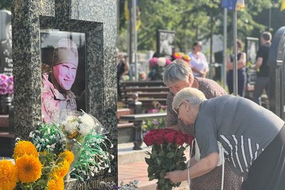 В Житомирі вшанували пам'ять полеглих захисників України В Житомирі вшанували пам'ять полеглих захисників України