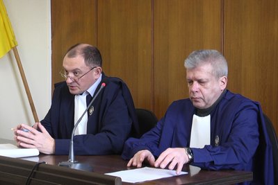 Суд перенесли: у Житомирі мали допитати потерпілих у справі про вимагання, вбивство і викрадення людей Суд перенесли: у Житомирі мали допитати потерпілих у справі про вимагання, вбивство і викрадення людей