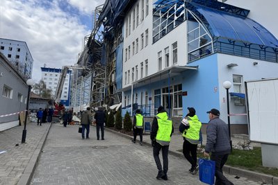"Тут проходила моя юність". У Сумах через атаку РФ пошкоджений легкоатлетичний манеж "Тут проходила моя юність". У Сумах через атаку РФ пошкоджений легкоатлетичний манеж