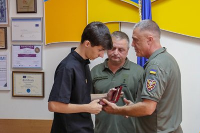 У Житомирі родинам загиблих військових передали державні нагороди У Житомирі родинам загиблих військових передали державні нагороди
