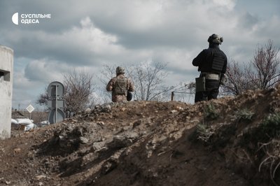 Постійні обстріли, розтрощені будинки та міни: як працює поліція на деокупованій Херсонщині Постійні обстріли, розтрощені будинки та міни: як працює поліція на деокупованій Херсонщині