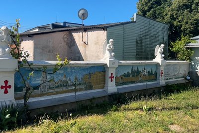 На Рівненщині священник перетворив церковне подвір'я в музей На Рівненщині священник перетворив церковне подвір'я в музей