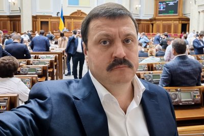 "Не йшов у владу, щоб писати закони". Чим відзначився нардеп Андрій Деркач