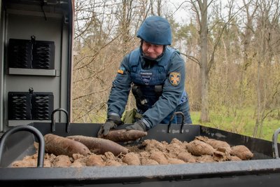 43 боєприпаси часів Другої світової війни знайшли сапери на Харківщині (фото) 43 боєприпаси часів Другої світової війни знайшли сапери на Харківщині (фото)