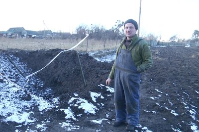 Вибиті вікна, двері, пошкоджені стіни: в одній із громад Житомирщині усувають наслідки атаки армії РФ Вибиті вікна, двері, пошкоджені стіни: в одній із громад Житомирщині усувають наслідки атаки армії РФ