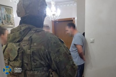 У Києві затримали власника агрохолдинга, який забезпечував їжею росіян на Херсонщині У Києві затримали власника агрохолдинга, який забезпечував їжею росіян на Херсонщині