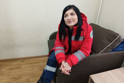 "Працювали батьки, а тепер ми з чоловіком": історія луцької фельдшерки швидкої "Працювали батьки, а тепер ми з чоловіком": історія луцької фельдшерки швидкої